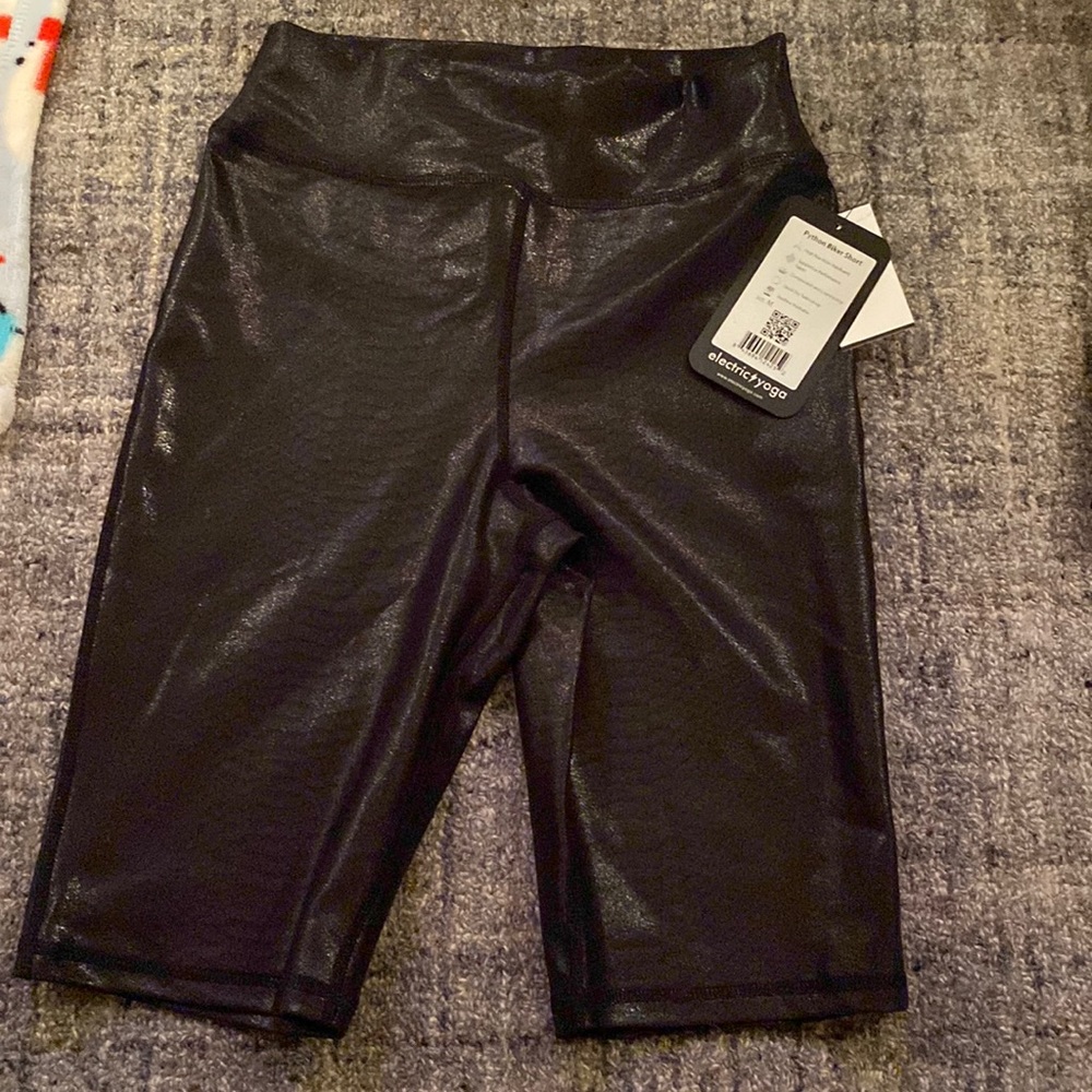 Electric yoga python biker shorts